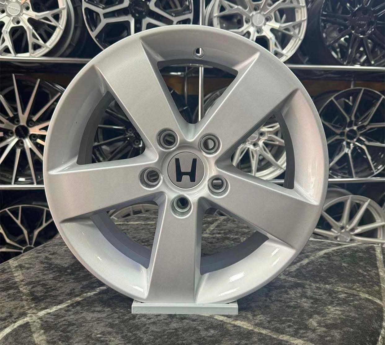 Mags pour un Honda Civic LX 2016